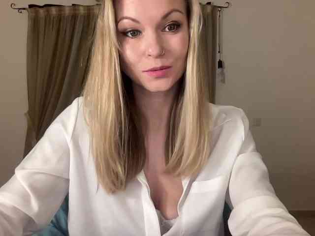 LilithNewdawn webcam