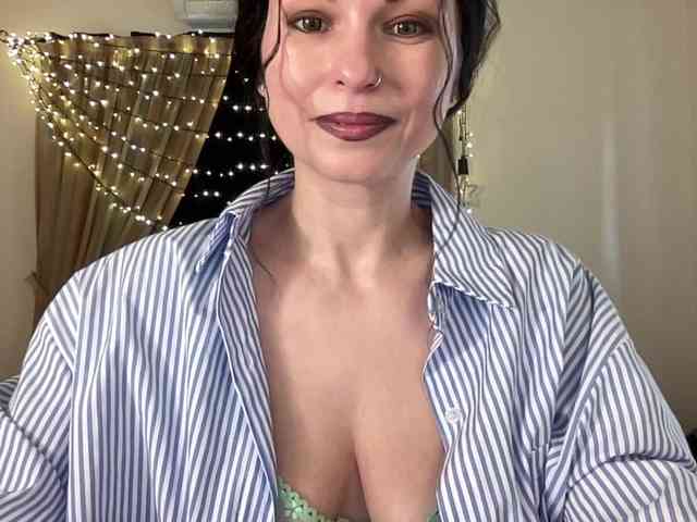 LilithNewdawn webcam