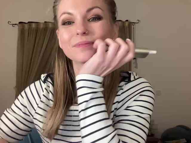 LilithNewdawn webcam