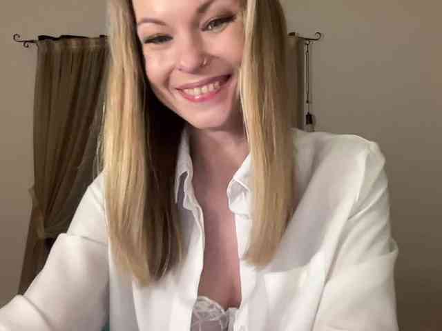 LilithNewdawn webcam