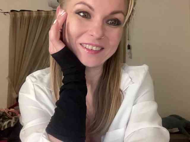 LilithNewdawn webcam