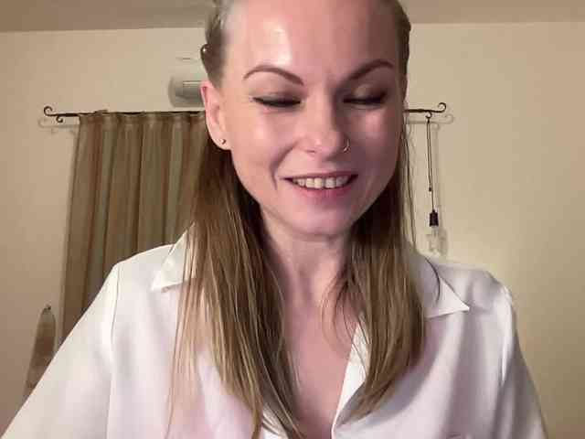 LilithNewdawn webcam