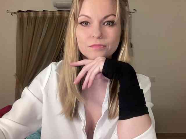 LilithNewdawn webcam