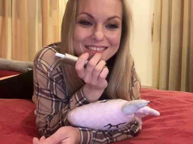 LilithNewdawn webcam