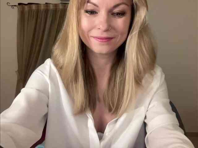 LilithNewdawn webcam