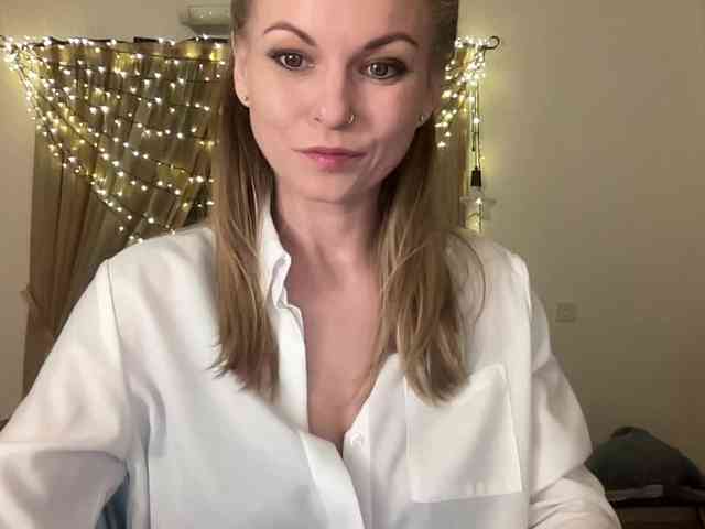 LilithNewdawn webcam