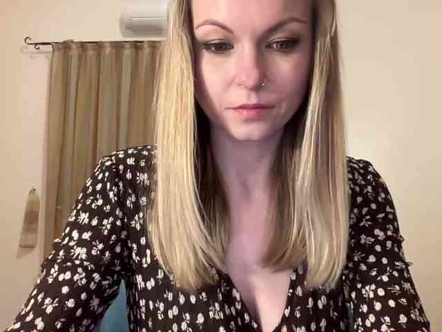 LilithNewdawn webcam