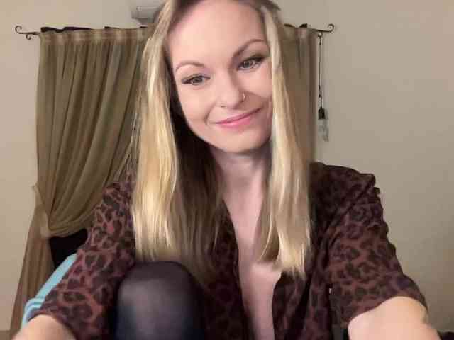 LilithNewdawn webcam