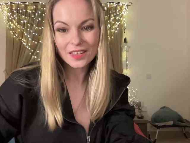 LilithNewdawn webcam