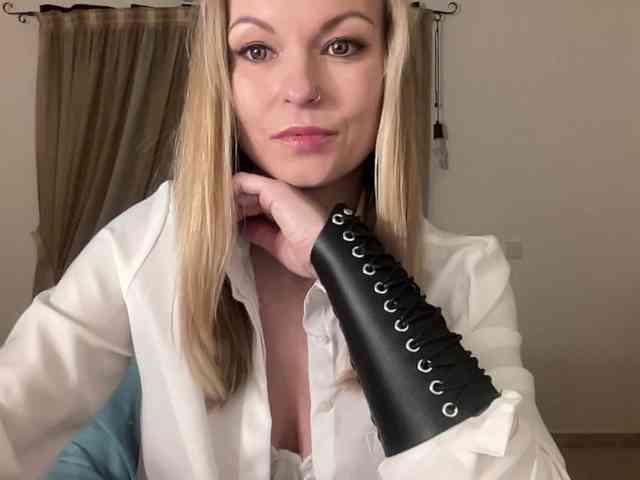 LilithNewdawn webcam