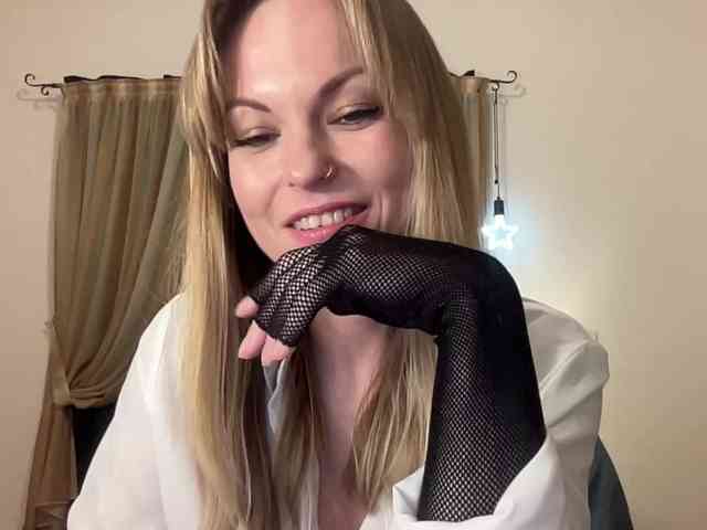 LilithNewdawn webcam