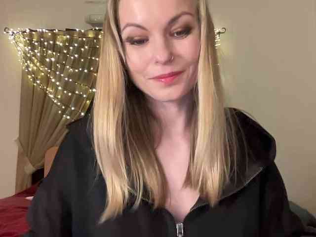 LilithNewdawn webcam