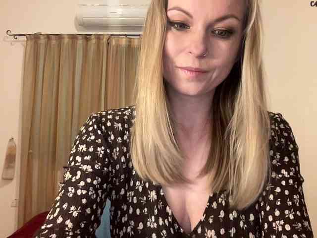 LilithNewdawn webcam