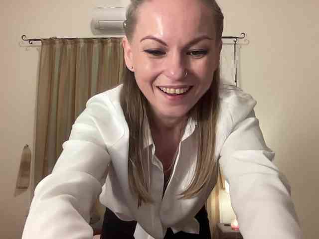 LilithNewdawn webcam