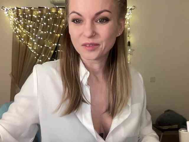 LilithNewdawn webcam