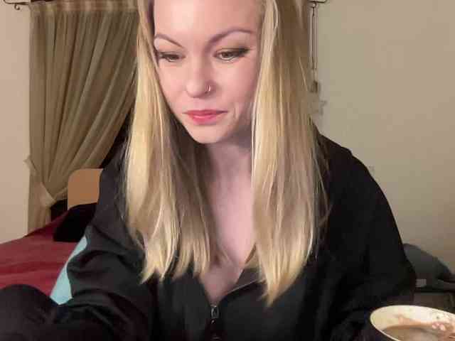 LilithNewdawn webcam