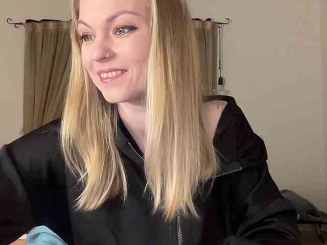 LilithNewdawn webcam