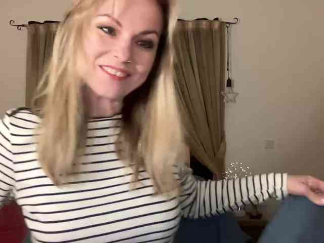 LilithNewdawn webcam