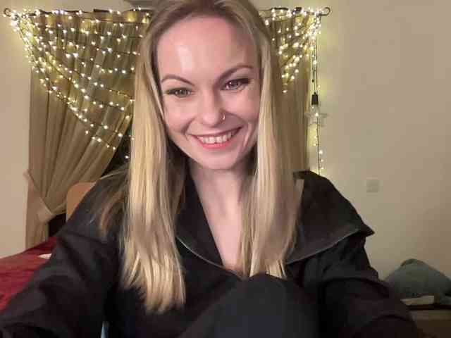 LilithNewdawn webcam