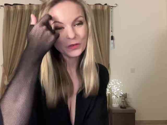 LilithNewdawn webcam