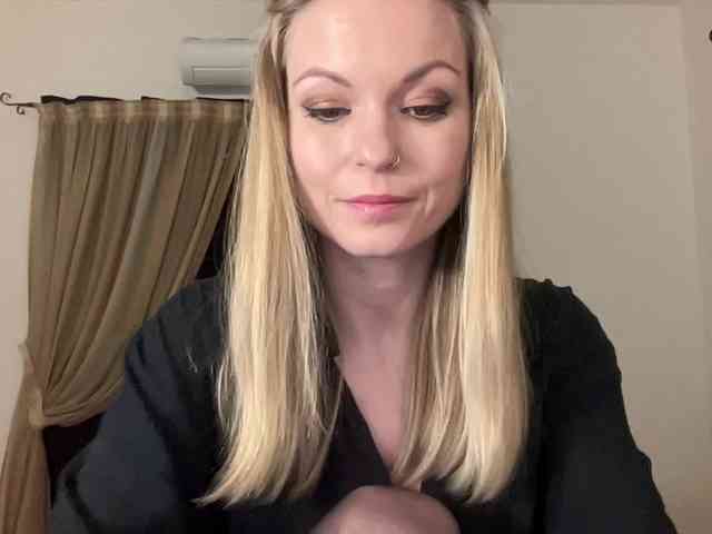 LilithNewdawn webcam