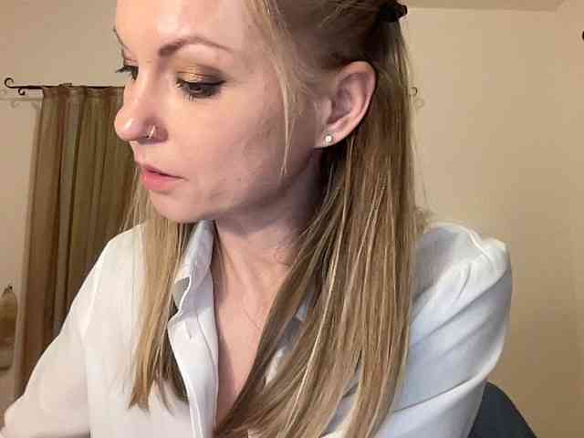 LilithNewdawn webcam