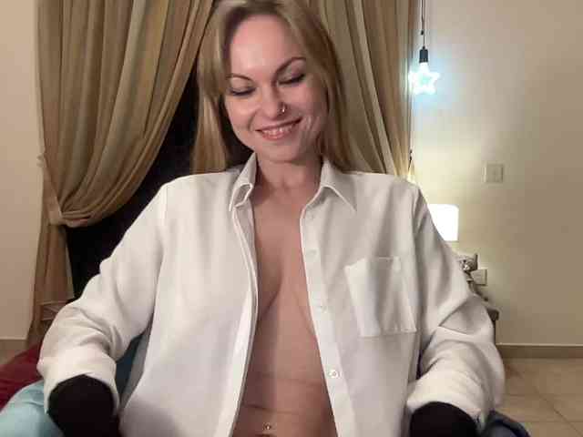 LilithNewdawn webcam