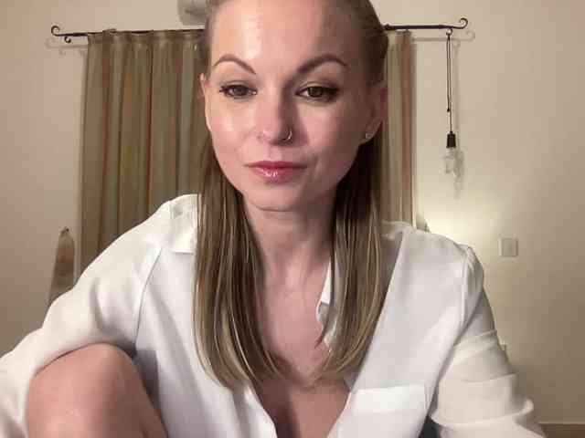 LilithNewdawn webcam