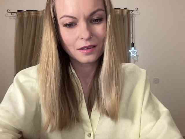 LilithNewdawn webcam