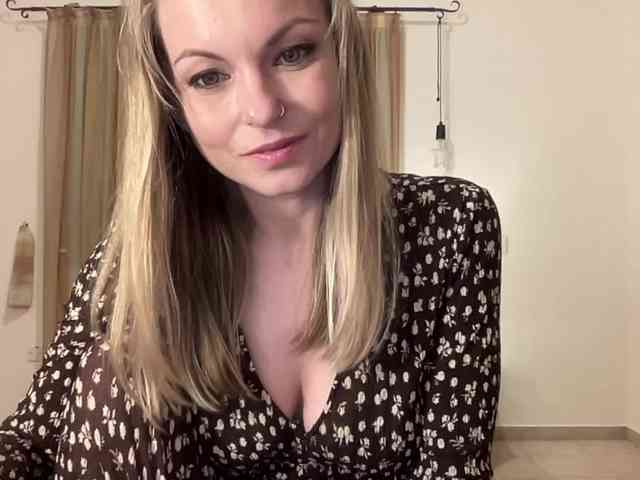 LilithNewdawn webcam