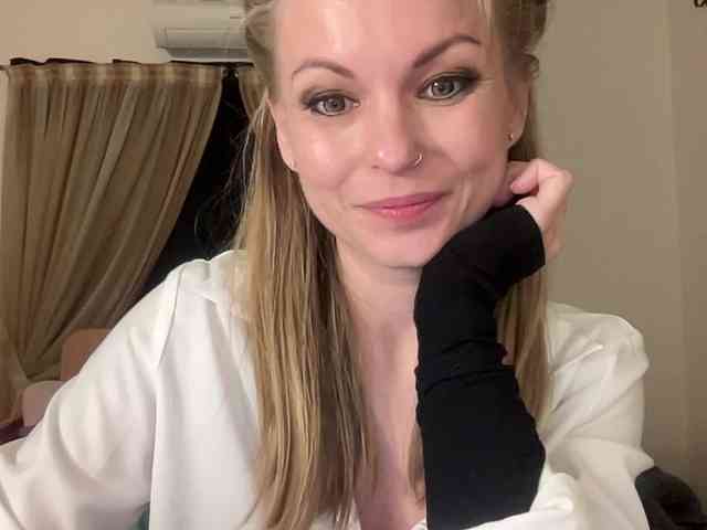 LilithNewdawn webcam