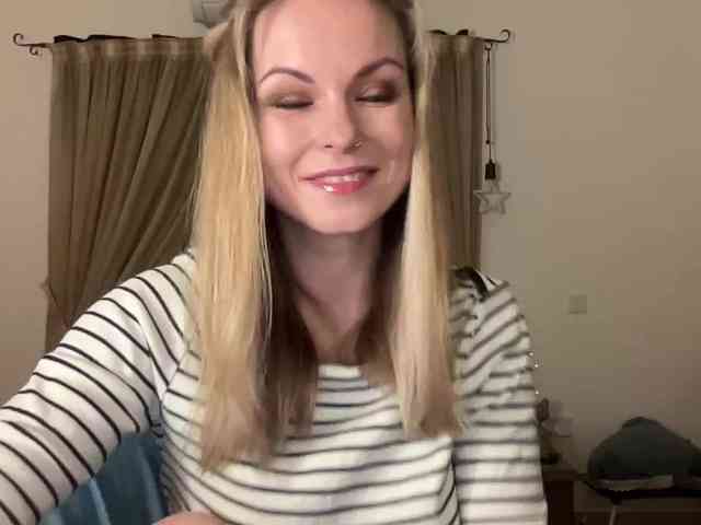 LilithNewdawn webcam