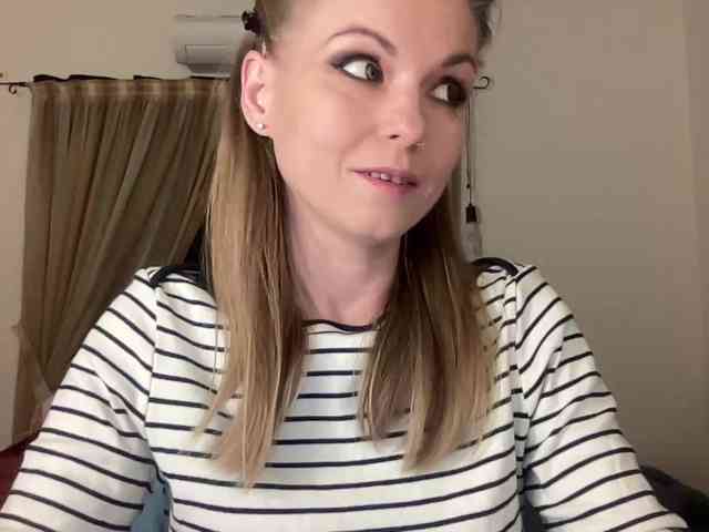 LilithNewdawn webcam