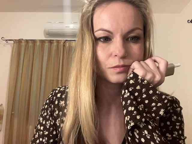 LilithNewdawn webcam