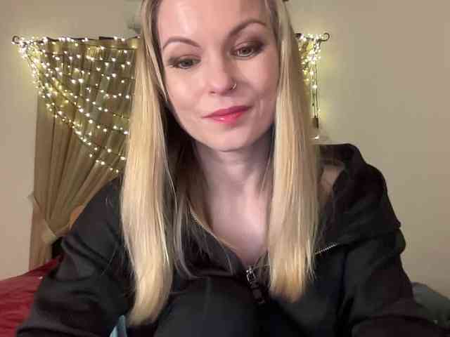 LilithNewdawn webcam