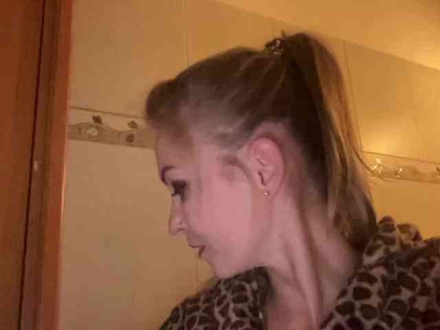 LilithNewdawn webcam