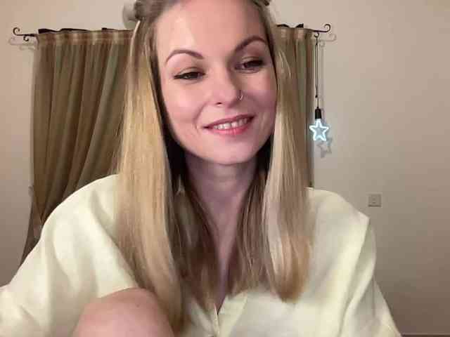 LilithNewdawn webcam