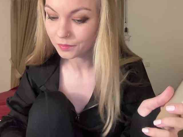 LilithNewdawn webcam