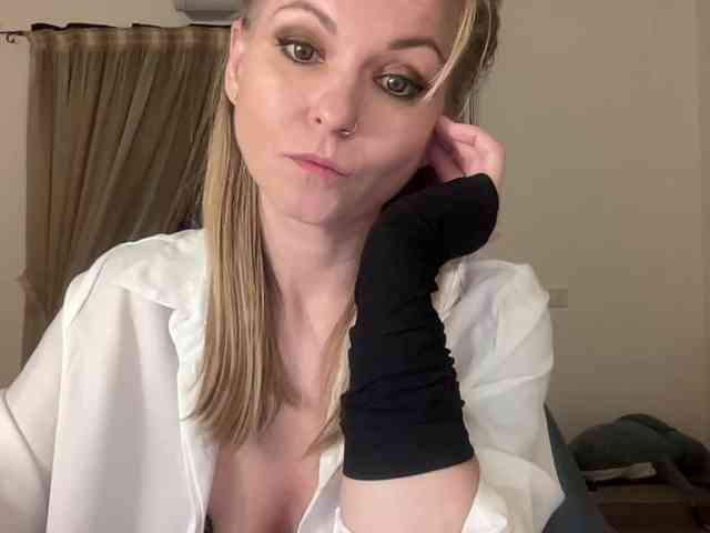 LilithNewdawn webcam