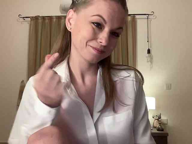 LilithNewdawn webcam