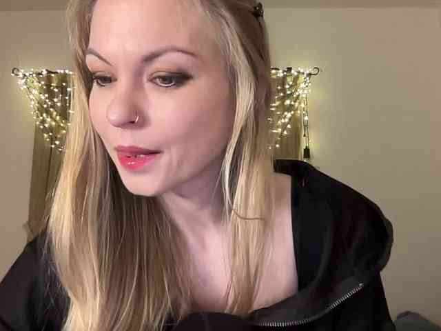 LilithNewdawn webcam