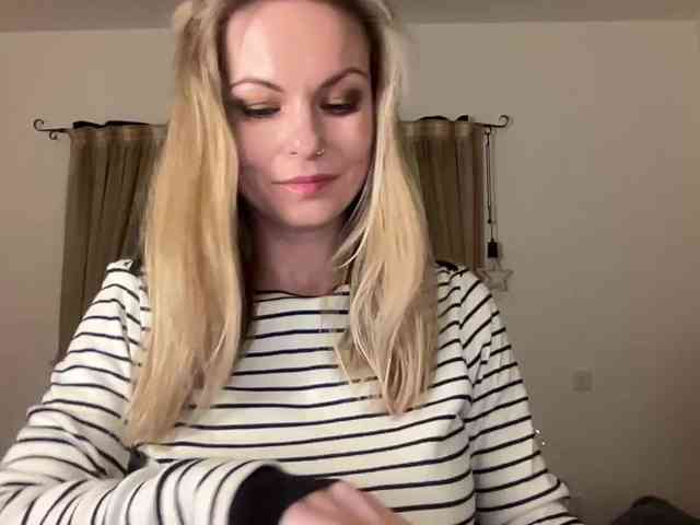 LilithNewdawn webcam