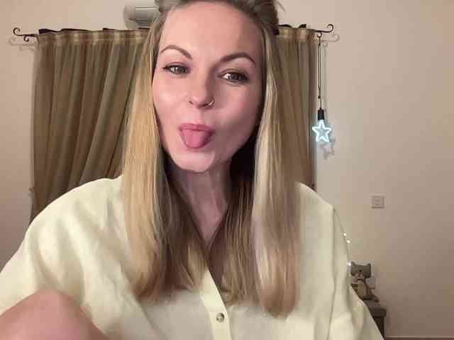 LilithNewdawn webcam