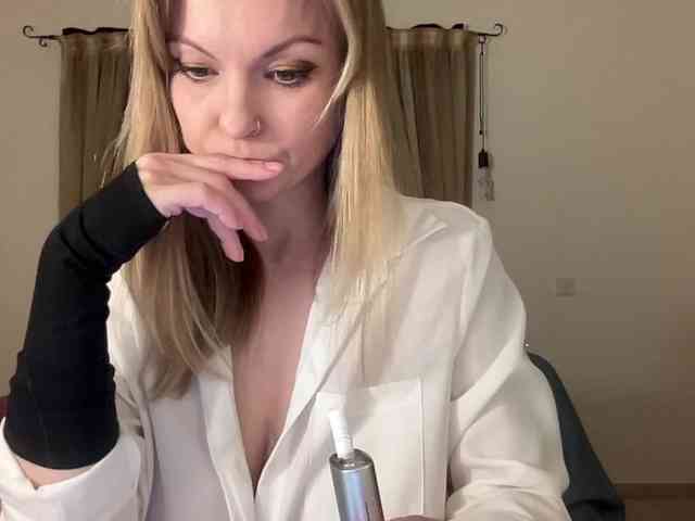 LilithNewdawn webcam