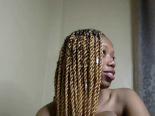 SexyBanni live cam profile