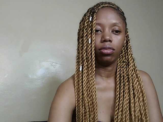 Monrax webcam bongacams model stream image