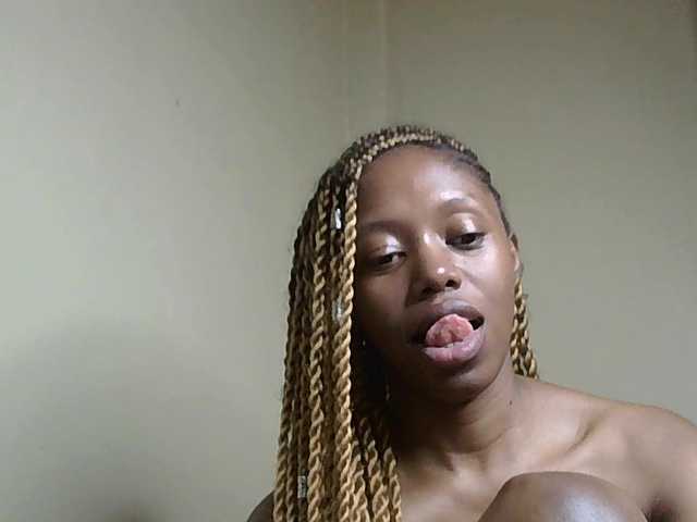 SexyBanni's BongaCams show and profile