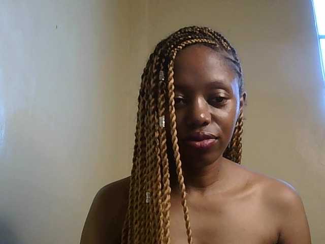 Monrax webcam bongacams model stream image