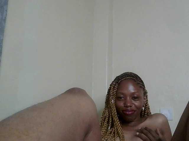 le modèle Monrax est en webcam porno dans un show sur le site bongacams, il possède les tags suivants: Ebony,Redhead,Trimmed