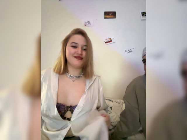 Foxirox's BongaCams show and profile